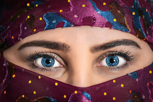 https://pixabay.com/photos/model-beauty-woman-headscarf-2288068/